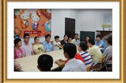 2012年，香港理工大学学生与公司团青年一起参加阳光之家活动