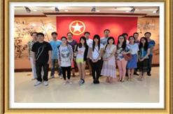 2013年与香港学生一起参观渔阳里