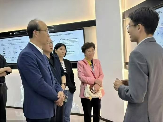 集团董事长樊芸参加中央统战部 《数字经济与新型消费的策略与成效》专题调研