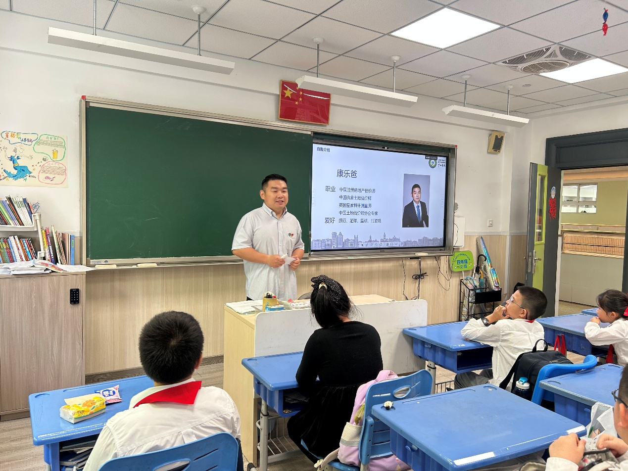 童心逐梦滨江畔——富申估价师用建筑故事点亮六一